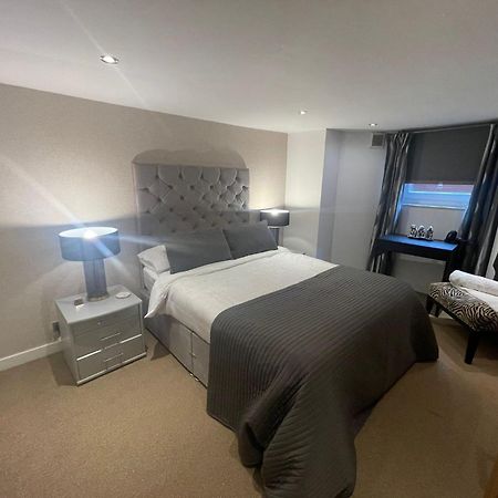 Spacious Central 2Bed Apartment Wilmslow Esterno foto
