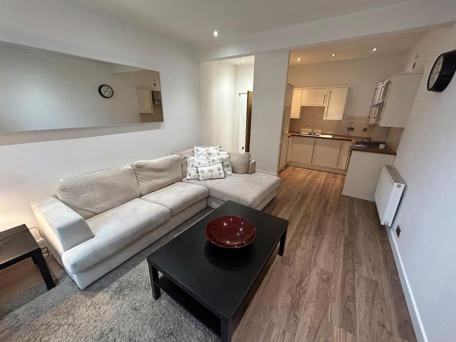 Spacious Central 2Bed Apartment Wilmslow Esterno foto