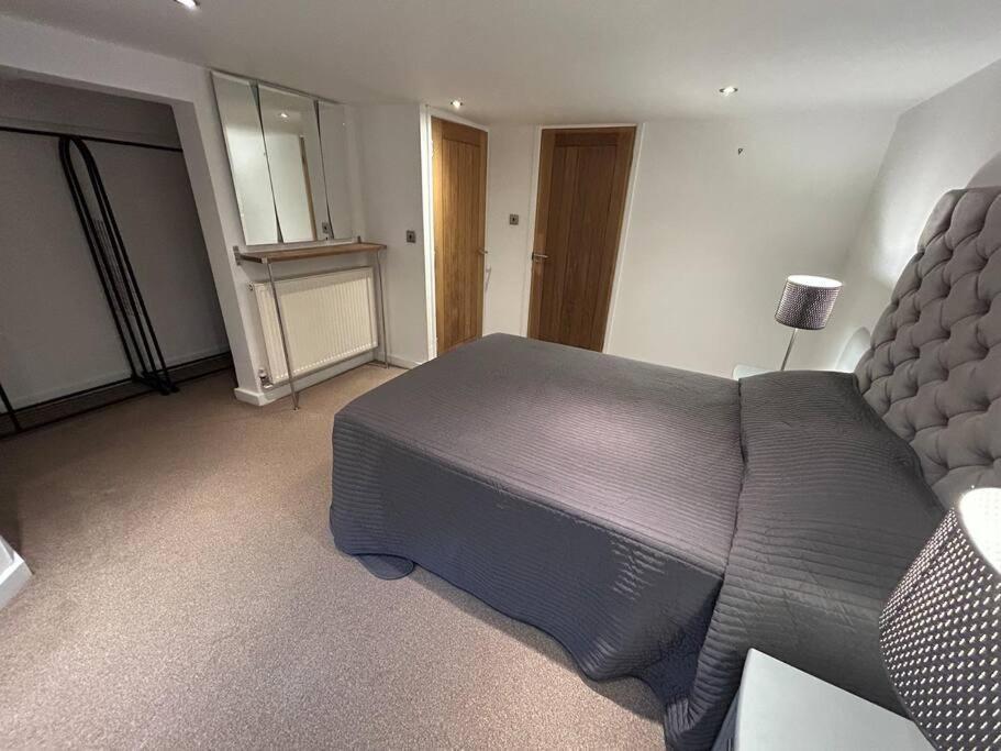 Spacious Central 2Bed Apartment Wilmslow Esterno foto