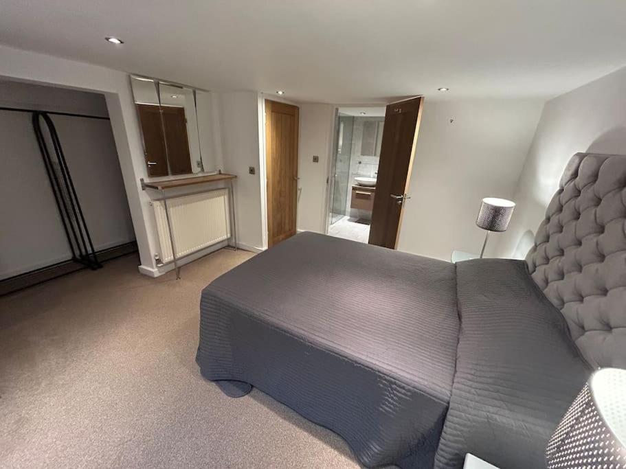Spacious Central 2Bed Apartment Wilmslow Esterno foto
